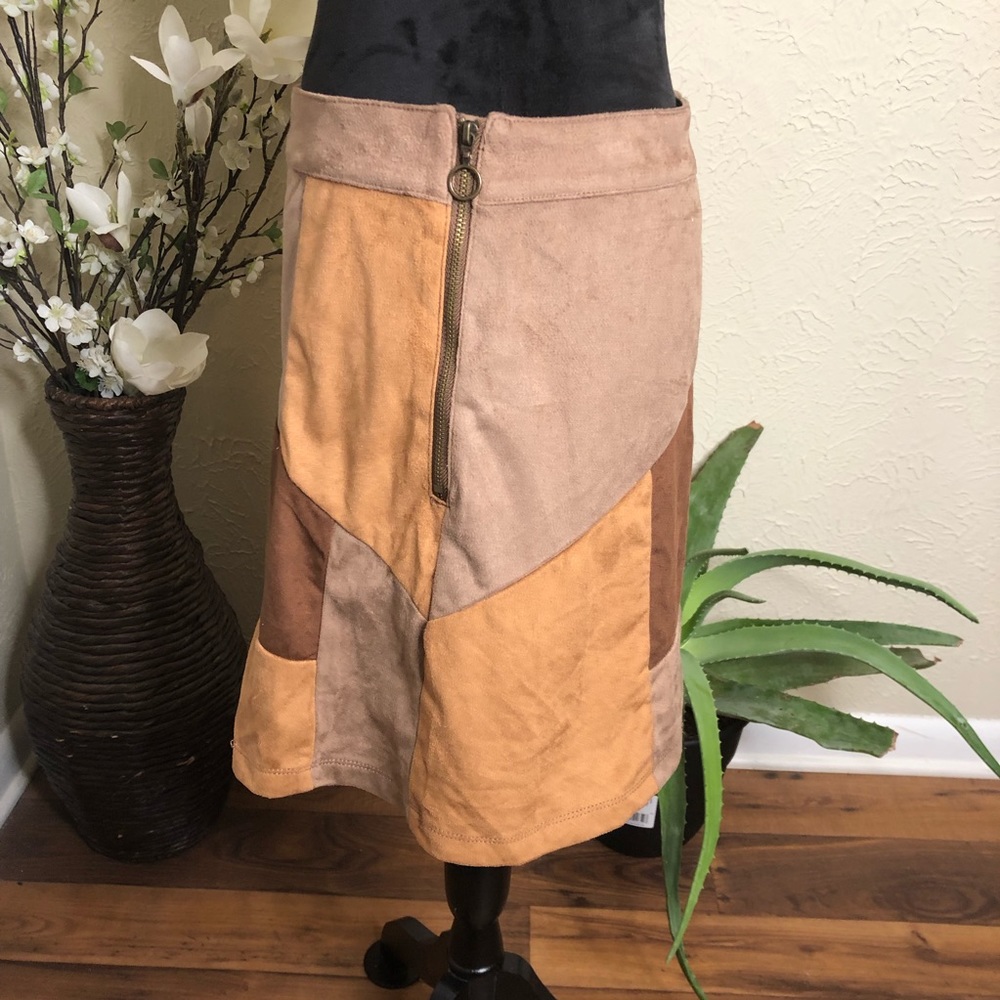 New York & Co Faux Suede Patchwork Mini Skirt 12 - Picture 3 of 6